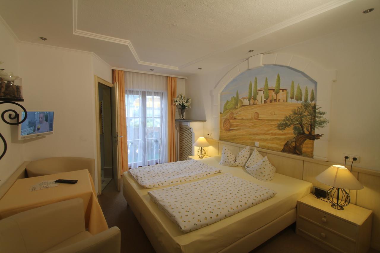 Haus Sonnenschein Отель